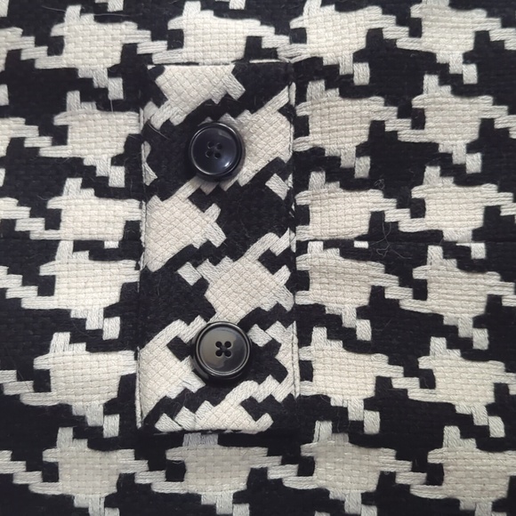 White House Black Market tailored houndstooth coat - Picture 6 of 8